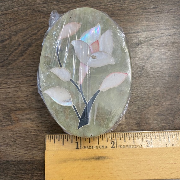 Beautiful carved trinket box - Picture 5 of 6